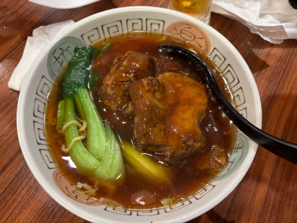「豚軟骨煮込み麺」@中華料理 上海亭 梅島店の写真