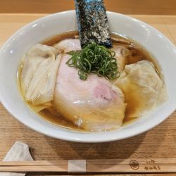 わんたん入り醤油チャーシューめん