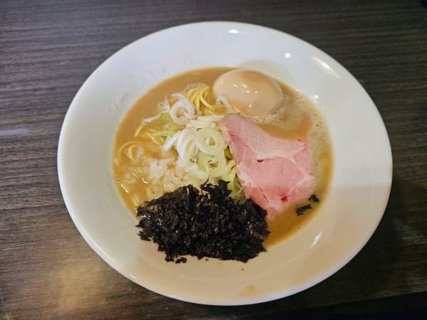 「濃厚煮干しラーメン」@麺屋井上の写真