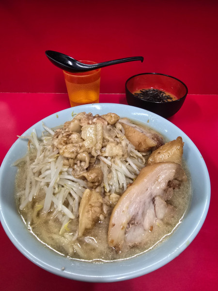 「ラーメン　生とじ玉子　アブラ　カラメ」@ラーメン二郎 新宿歌舞伎町店の写真