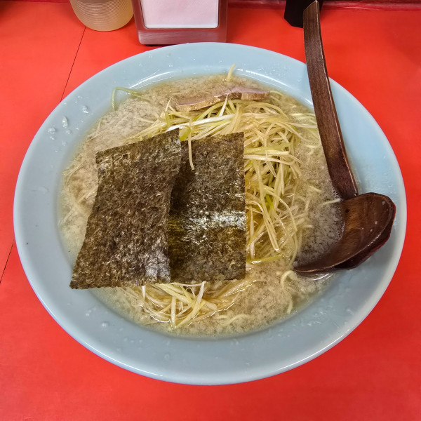 「ネギラーメンネギ増し麺カタメ脂多め」@ラーメンショップ 川崎水沢店の写真