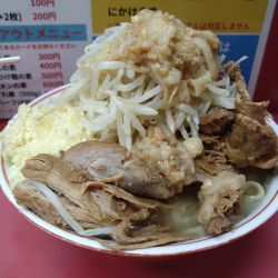 大ラーメン1100円、豚増し200円