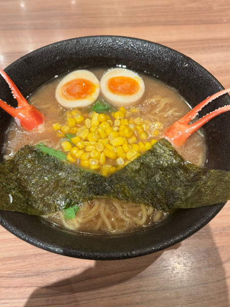 「カニだし味噌ラーメン」@麺屋 開高 新千歳空港店の写真