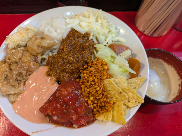 「【限定】メキシカンまぜそば➕麺増し600ｇ申請➕温玉」@鷹の目 大宮店の写真