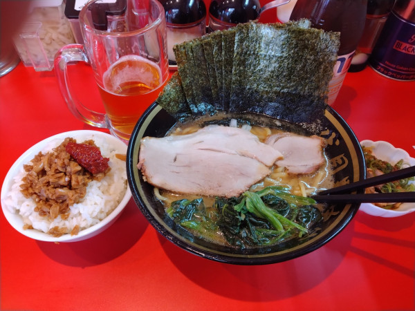 「ラーメン(並)¥900+のり·ライス放題各¥150+ビール」@十一代目 野中家 北浦和店の写真