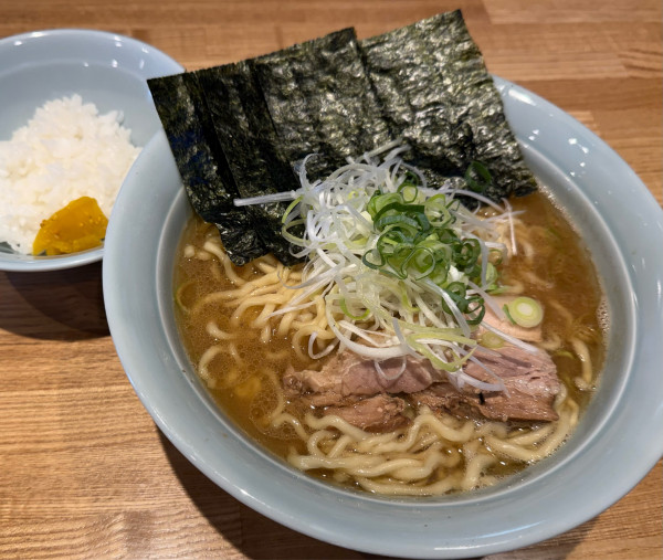 「豚骨醤油大280g +ライス100g」@豚骨醤油 三輪の写真