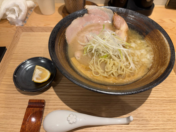 「濃厚鶏白湯1180円」@六代目 松月製麺所の写真