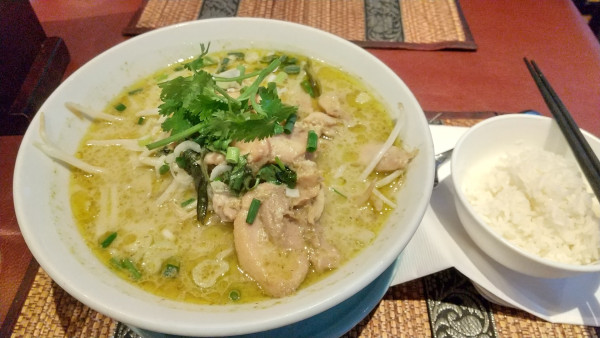 「グリーンカレーラーメンセット」@タイ料理レストラン Smile Thailandの写真