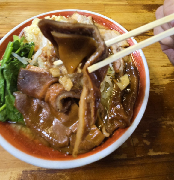 「醤油豚骨(ガツ入り)1,200円」@蓮爾 新町一丁目店の写真