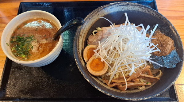 「黒つけ麺中盛1.5玉1180円」@登龍門の写真