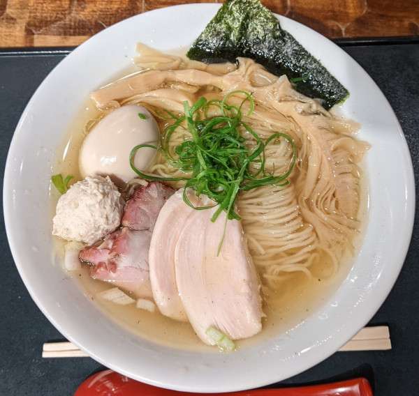 「特級塩そば 1,250円」@特級鶏蕎麦 龍介 PLAY atre TSUCHIURA店の写真