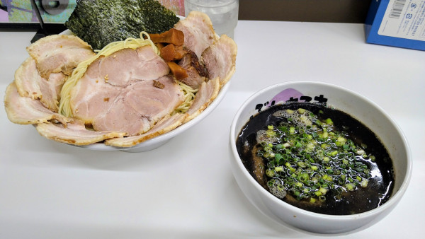 「バラチャ黒マー油つけ麺(味濃いめ･麺硬め)」@ぶたまるきの写真