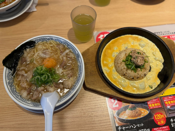 「熟成醤油肉そば792円＋鉄板玉子チャーハン(小)297円」@丸源ラーメン 練馬関町店の写真