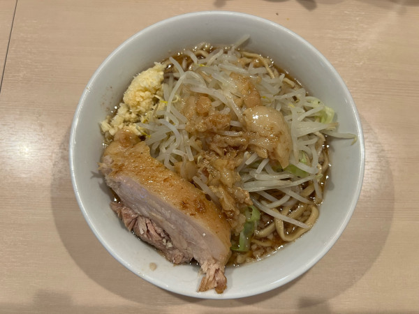 「ラーメン(小) 豚入り300g   1,100円」@鷹の目 蒲田店の写真