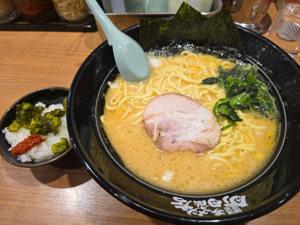 「豚骨醤油大・麺増し ￥700」@町田商店 川崎駅西口店の写真