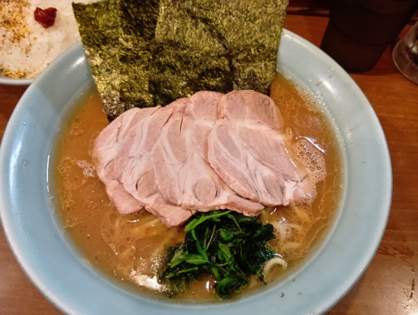 「チャーシュー麺中盛　ライス　お好みオール普通」@横浜家系ラーメン 五十三家の写真
