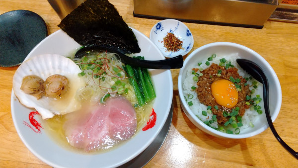 「しじみと帆立の塩らーめん+大人の卵かけ御飯」@ウミのチカラの写真