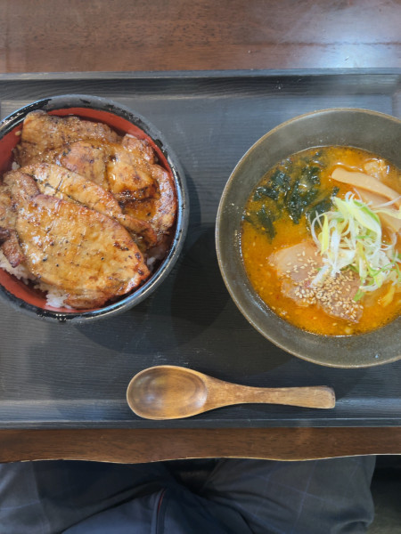 「豚丼セット味噌（850円）」@厚別大和軒の写真