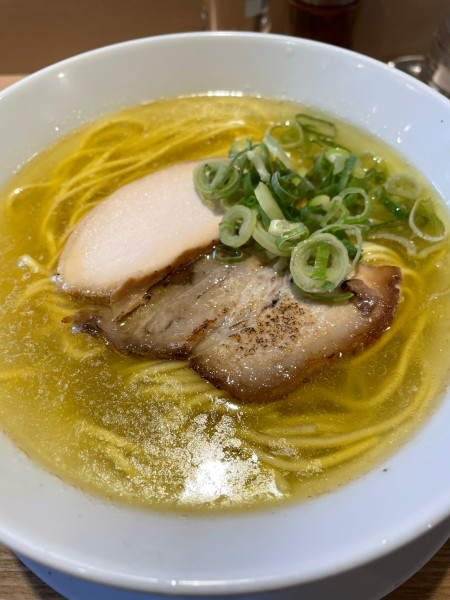 「親鶏チー油の塩そば」@チャーシュー麺専門店 中華そば ピースの写真