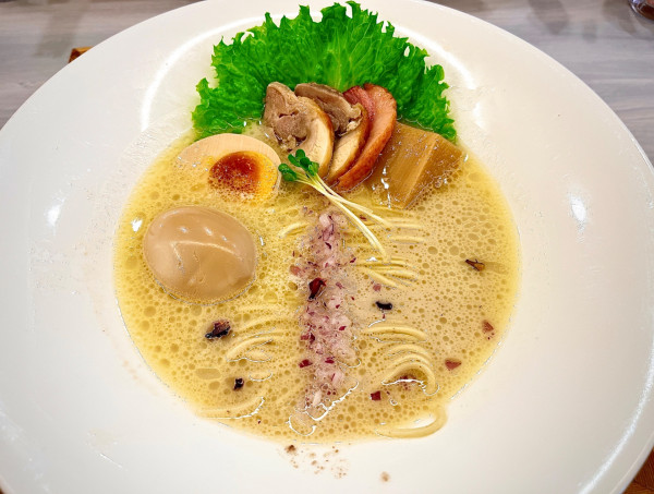 「A麺鶏白湯（1000円）、味玉（CP）」@鶏塩麺リオンの写真