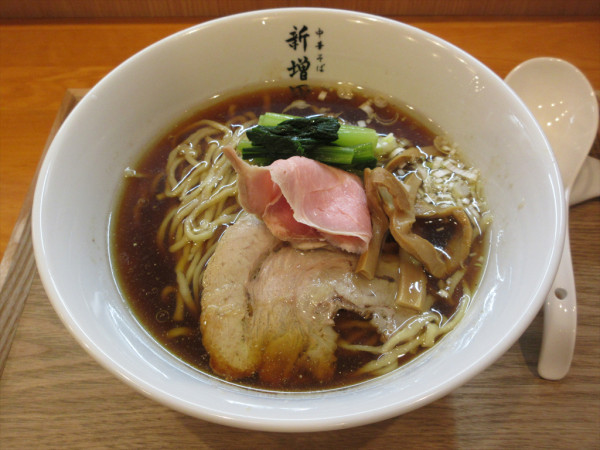 「鶏だし醤油ラーメン（1,200円）」@中華そば 新増田の写真