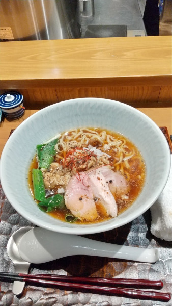 「胡椒そば+焼売2個」@饗 くろ㐂の写真