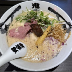 牛骨らー麺(1380円)
