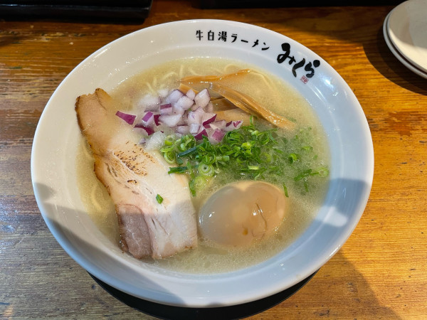「味玉牛白湯ラーメン970円」@牛白湯ラーメンみくらの写真