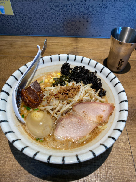 「濃厚背脂味噌ラーメン　全部のせ」@濃口背脂味噌らーめんと餃子 大福帳の写真