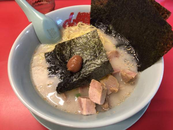「朝ラーメン+クーポンコロチャーシュー×2.海苔5枚 570円」@山岡家 越谷レイクタウン店の写真