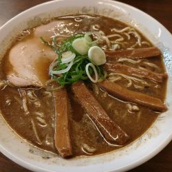 中華そば 900円（アブカタコイメ）