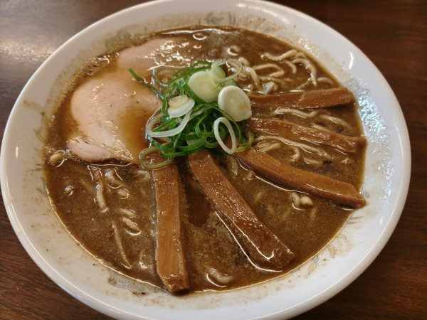 「中華そば 900円(アブカタコイメ)」@たかはし中華そば店の写真