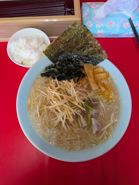 「ネギラーメン（半麺）+ ライス」@ラーメンショップ 結城東店の写真