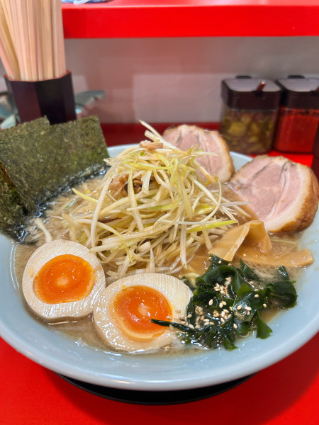 「特製ラーメン1050円」@ラーメンショップ〇化 川崎南店の写真