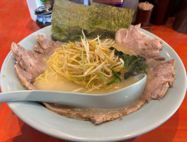 「塩ネギチャーシューメン」@ラーメンショップ椿 春日部南桜井店の写真