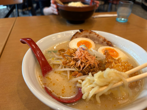 「加賀百万石味噌らーめん1287円 炙りチャーシュー1枚 たまごは」@みそ屋 田所商店 WBG店の写真