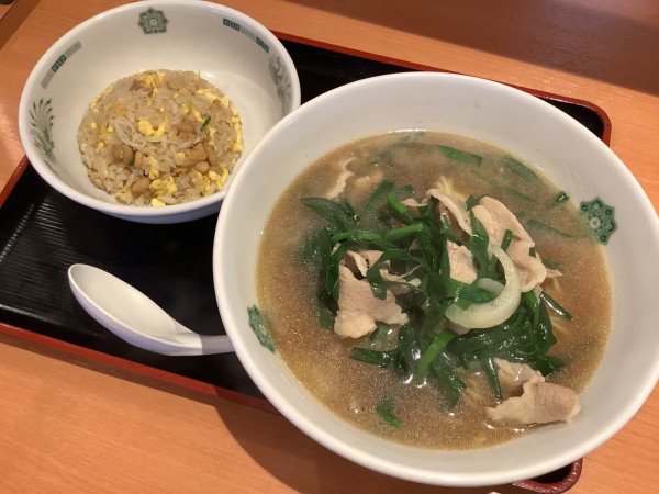 「肉ニララーメン　半チャーハンセット　990円」@日高屋 小田原飯泉店の写真