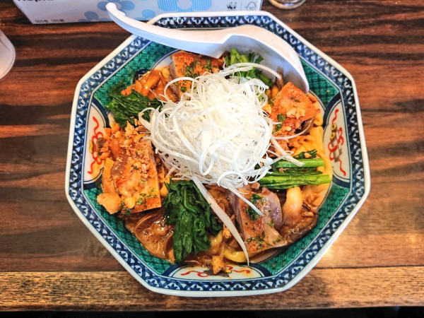 「親鶏の猟師風そば(みそ味)」@稲荷屋の写真