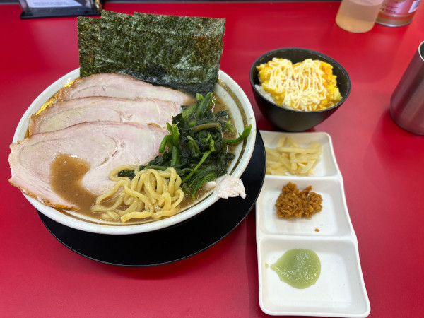 「ラーメン950円、チャーシュー2枚150円、半玉子まぶし」@との丸家 小山店の写真