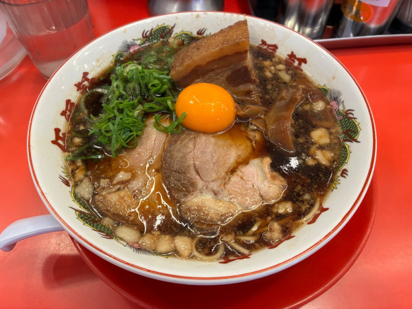 「角煮黒醤油ラーメン(1個)1280円。」@伍福軒 田町店の写真