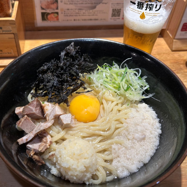 「焼きあごまぜそばＤＸ（角切チャーシュー・ニンニク・背脂）＋生」@焼きあご塩らー麺 たかはし 上野店の写真