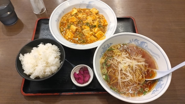 「麻婆豆腐定食(＋1辛)＋おともラーメン(970円)」@福しん 中村橋店の写真