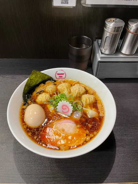 「ワンタン生姜醤油+味玉」@横浜中華そば 維新商店の写真