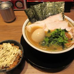 チャーシューメン味玉（１３００円）半チャーシューまぶし１５０