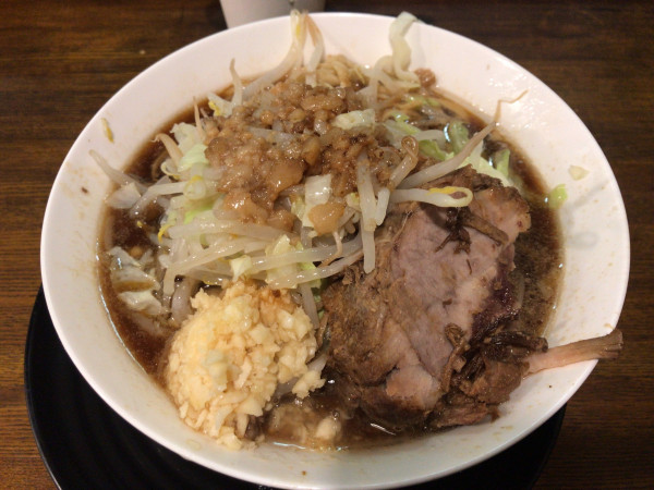 「ラーメン(にんにく、野菜、脂) 900円」@道の途中の写真