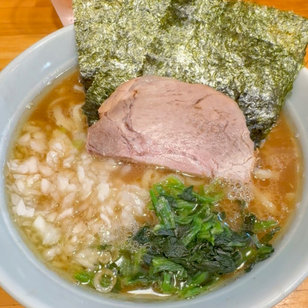 「ラーメン８００円＋半ライス50円＋玉ねぎ50円」@横浜家系ラーメン みと家の写真