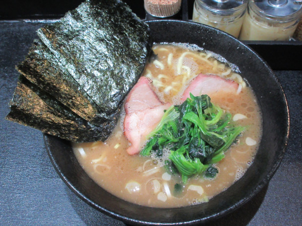 「ラーメン（900円）」@家系ラーメン竜の写真