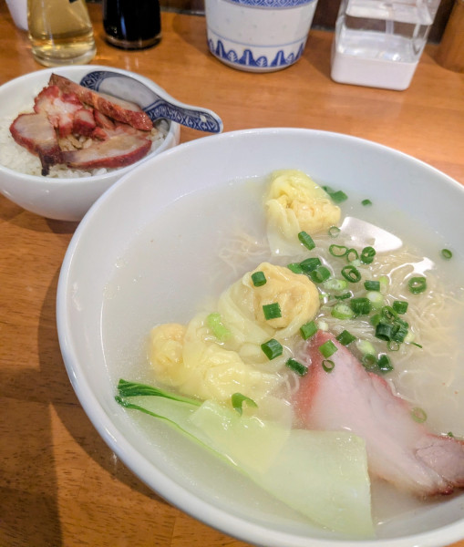 「Cセット 雲呑麺と叉焼飯 1,250円」@新記 三宿本店の写真
