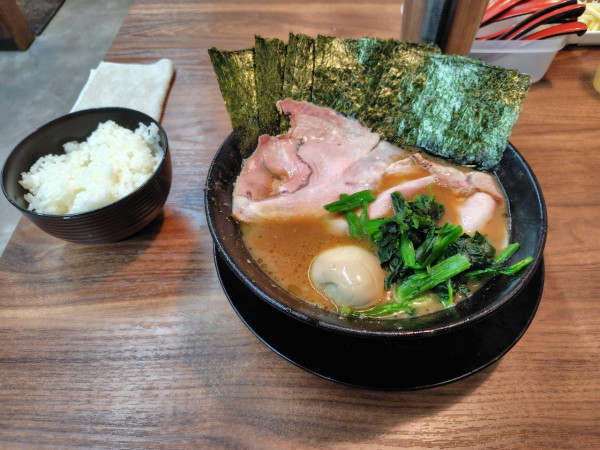 「のりたまらーめん　ライス　1150+150」@家系ラーメン王道家直伝 との丸家 八千代店の写真