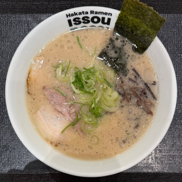 「博多豚骨ラーメン」@Hakata Ramen Issou nossiの写真